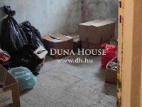 Eladó téglalakás