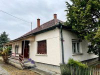 Eladó családi ház