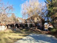 Eladó családi ház, Szentendrén 339 M Ft, 10 szobás