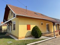 Eladó családi ház, Békéscsabán 89.9 M Ft, 6 szobás