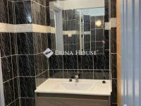 Eladó panellakás, Esztergomban 112 M Ft, 5 szobás