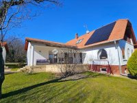 Eladó családi ház, Balatonalmádiban 229 M Ft, 8 szobás