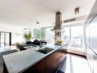 Eladó téglalakás, V. kerületben 733.32 M Ft, 9+1 szobás