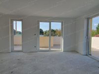 Eladó téglalakás, Komáromban 83 M Ft, 3 szobás