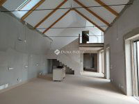 Eladó családi ház, Sukorón 269 M Ft, 7 szobás