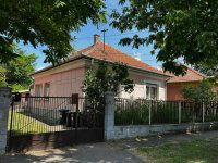 Eladó családi ház