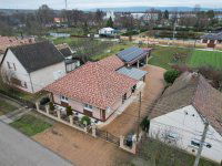 Eladó családi ház, Környén 169.9 M Ft, 4 szobás