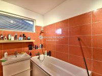 Eladó családi ház, Budakalászon 290 M Ft, 6+2 szobás