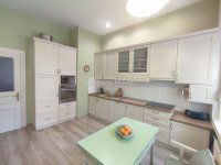 Eladó családi ház, Kecskeméten 220 M Ft, 5 szobás