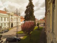 Eladó téglalakás