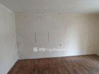 Eladó családi ház, Pécsett 19.9 M Ft, 2 szobás