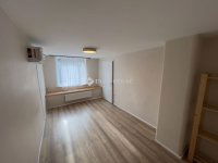 Eladó ikerház, III. kerületben 209.9 M Ft, 9 szobás