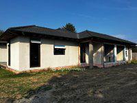 Eladó ikerház, Cegléden 135 M Ft, 4 szobás