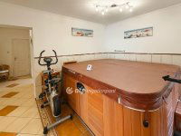 Eladó családi ház, Tatabányán 199 M Ft, 6+3 szobás