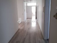 Kiadó iroda, Pécsett, Budai Nagy Antal utcában 488 E Ft / hó