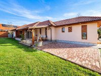 Eladó családi ház, Ráckevén 190 M Ft, 6 szobás