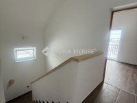 Eladó családi ház, Vecsésen 129.9 M Ft, 5 szobás