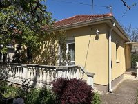 Eladó családi ház, Budakalászon 90 M Ft, 2 szobás
