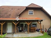 Eladó családi ház, Pécsett 89.9 M Ft, 7 szobás