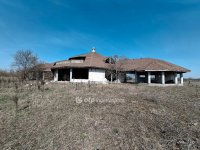 Eladó családi ház, Cegléden 64.9 M Ft, 8 szobás