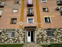 Eladó téglalakás, Komlón 18 M Ft, 1 szobás