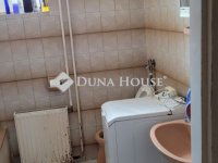 Eladó családi ház, Pécsett 80 M Ft, 5 szobás