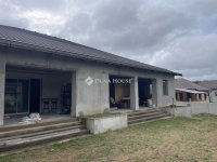 Eladó családi ház, Szadán 265 M Ft, 6 szobás