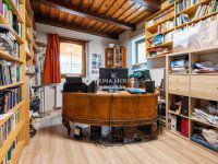 Eladó családi ház, Telkin 159.9 M Ft, 8 szobás