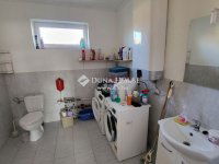 Eladó családi ház, Baracskán 127 M Ft, 8 szobás