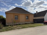 Eladó családi ház, Komáromban 77 M Ft, 4 szobás