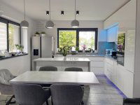 Eladó családi ház, Tatán 199 M Ft, 5 szobás