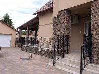 Eladó családi ház, Gyöngyösön 190 M Ft, 5 szobás