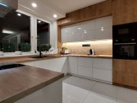 Eladó családi ház, Esztergomban 124 M Ft, 8 szobás