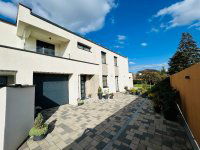 Eladó ikerház, Debrecenben 235 M Ft, 4+1 szobás