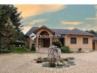 Eladó családi ház, Kecskeméten 400 M Ft, 10 szobás