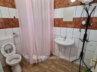 Eladó családi ház, Pápán 249 M Ft, 9+11 szobás