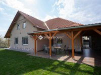 Eladó családi ház, Szadán 169 M Ft, 4 szobás