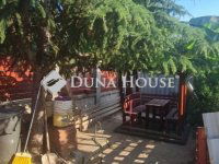 Eladó családi ház, Vecsésen 115.9 M Ft, 4 szobás