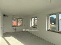 Eladó téglalakás, Balatonakarattyán 136.9 M Ft, 4 szobás