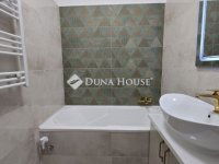 Eladó panellakás, Pécsett 48.9 M Ft, 3 szobás