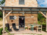 Eladó családi ház, Pázmándon 199.9 M Ft, 10 szobás