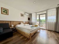 Eladó családi ház, Abaligeten 139 M Ft, 9 szobás