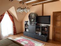 Eladó családi ház, Esztergomban 250 M Ft, 6 szobás