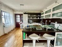 Eladó családi ház, Pécsett 235 M Ft, 4 szobás