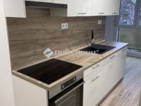 Eladó panellakás, Pécsett 53.9 M Ft, 3 szobás