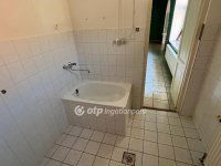 Eladó téglalakás, Pápán 34.9 M Ft, 3+1 szobás