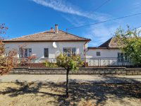 Eladó családi ház, Baján 54.99 M Ft, 4 szobás