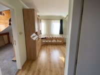 Eladó téglalakás, Veszprémben 79.99 M Ft, 3+3 szobás