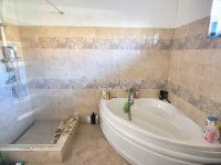 Eladó családi ház, Baracskán 127 M Ft, 8 szobás