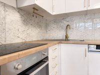 Eladó panellakás, Pécsett 53.9 M Ft, 3 szobás